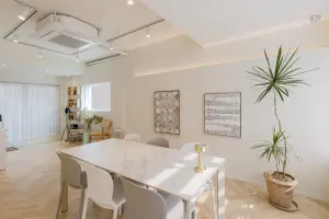 자연광 가득한 미니멀 감성 연남동 오피스 인테리어